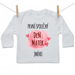 Tričko s dlouhým rukávem První společný Den matek s jménem děťátka