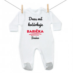 Overal Dnes mě kočárkuje babička