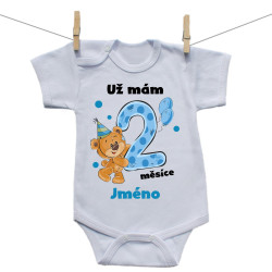 Body s krátkým rukávem Už mám 2 měsíce s medvídkem a jménem dítěte Chlapec